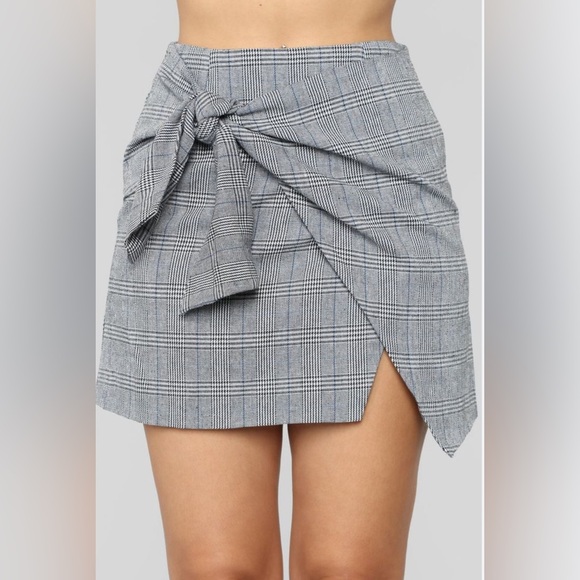 DO+BE Dresses & Skirts - DO + BE Grey Plaid Tie Mini Skirt / Size: Large / Item# 623-31